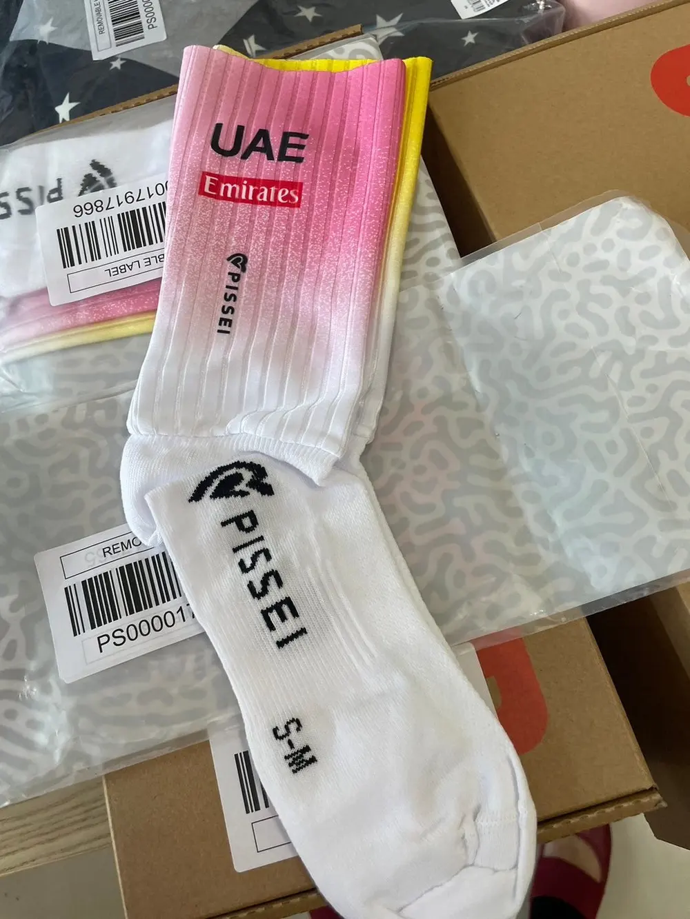 騎行配件到貨實拍：UAE 漸層襪子