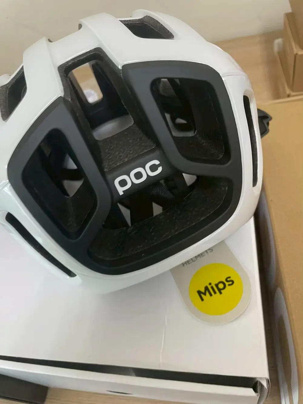 公路安全帽到貨實拍:POC Ventral 白色
