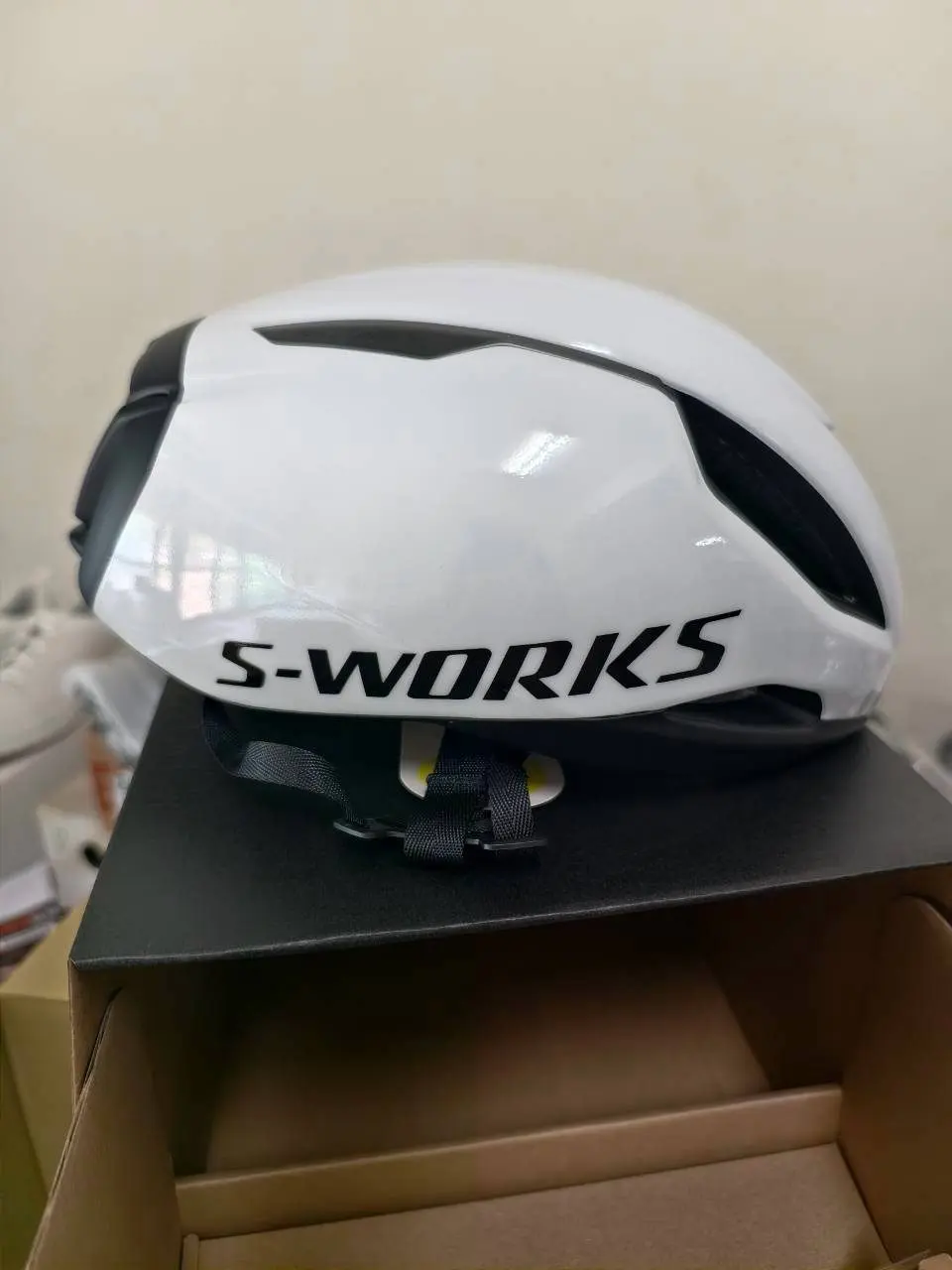 公路安全帽到貨實拍:Specialized S-Works Evade 4