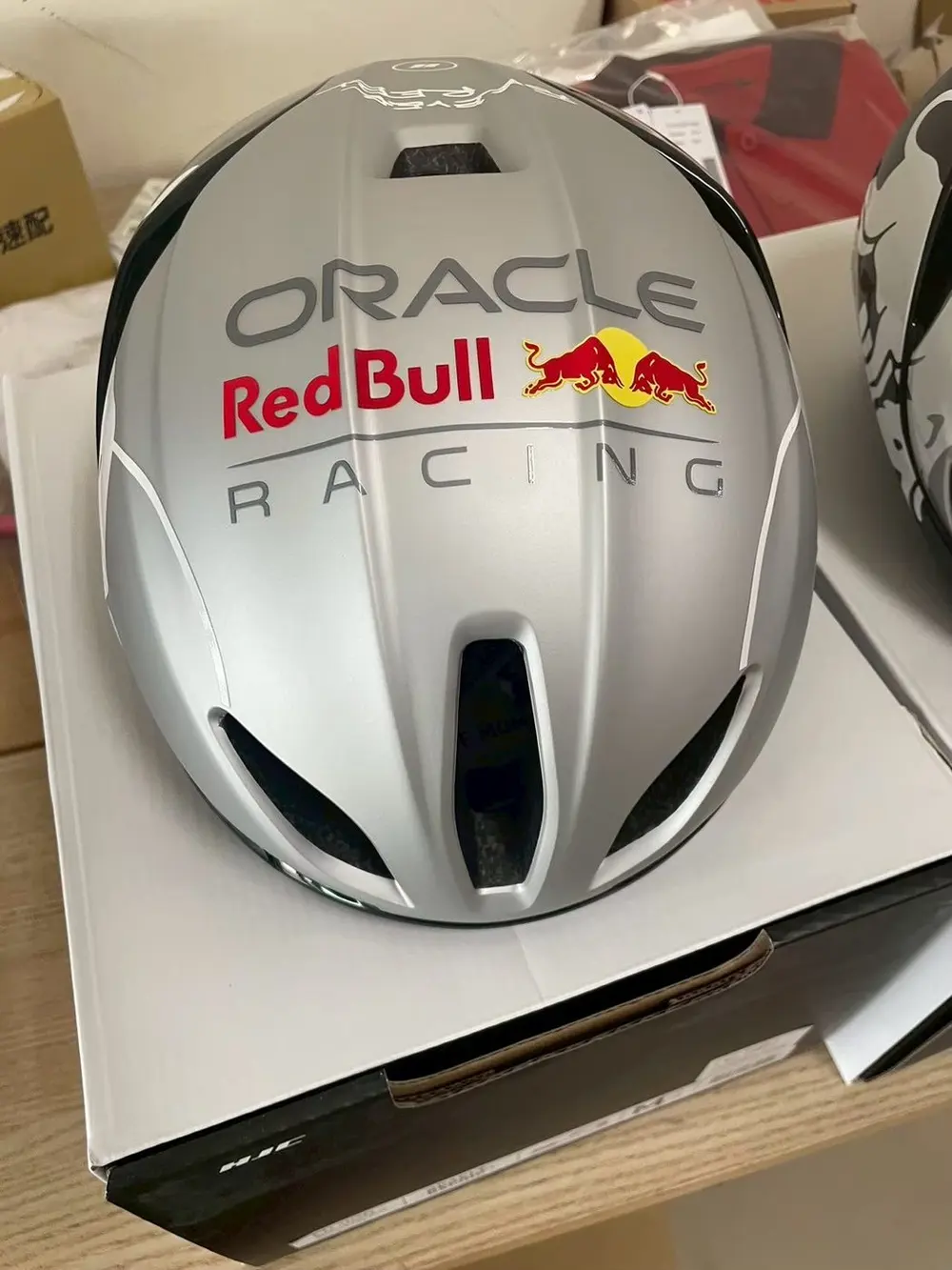 公路安全帽到貨實拍:HJC Oracle Red Bull 聯名