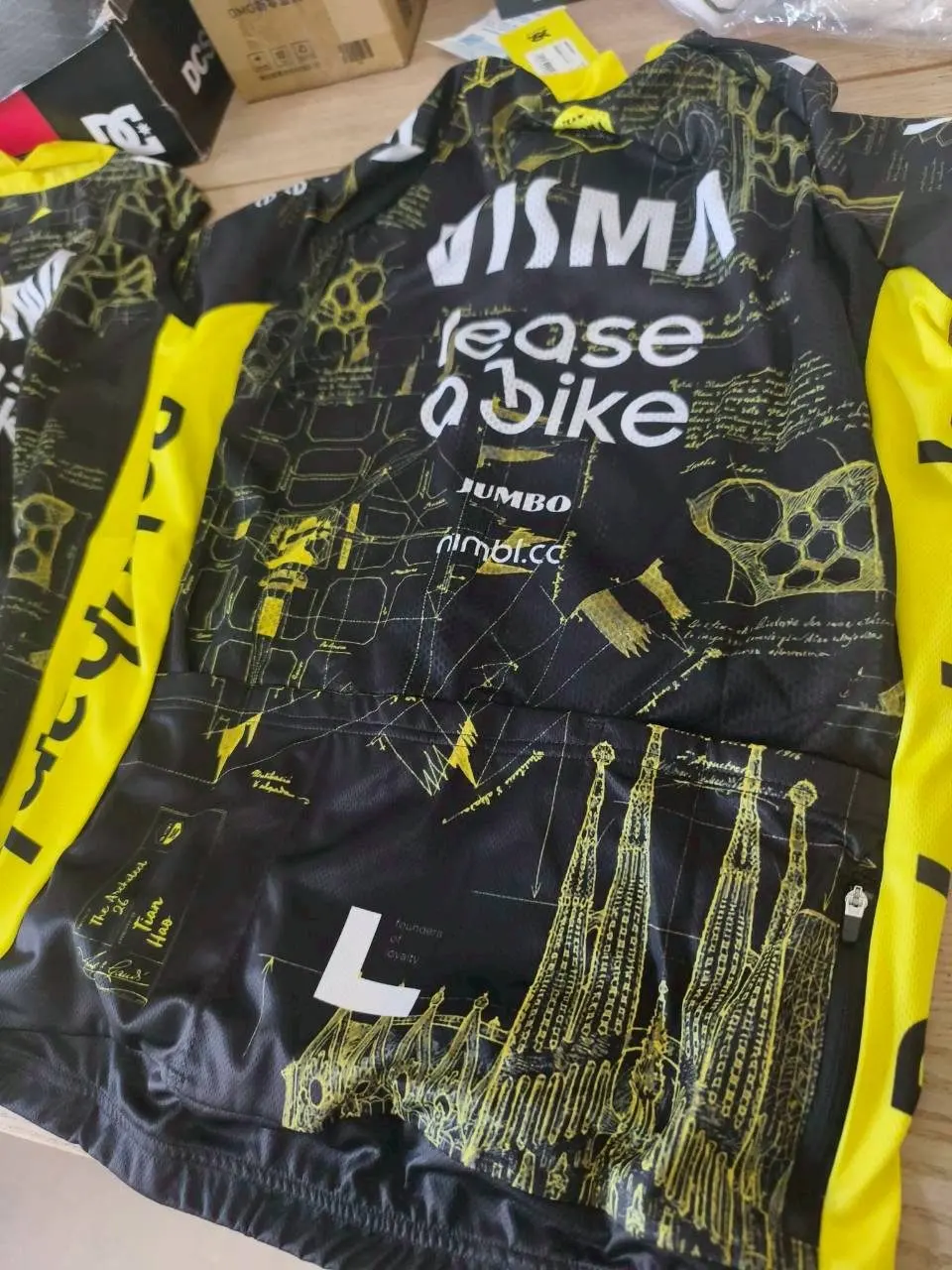 車隊車衣到貨實拍:Visma 巴塞隆納特別款
