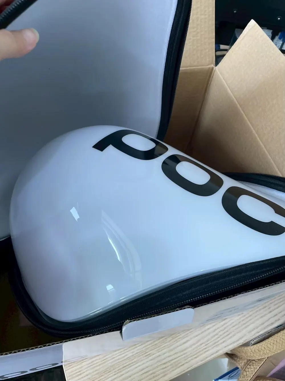計時空力頭盔到貨實拍:POC Tempor 白色