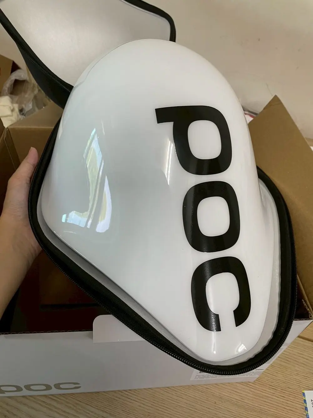 計時空力頭盔到貨實拍:POC Tempor 正面