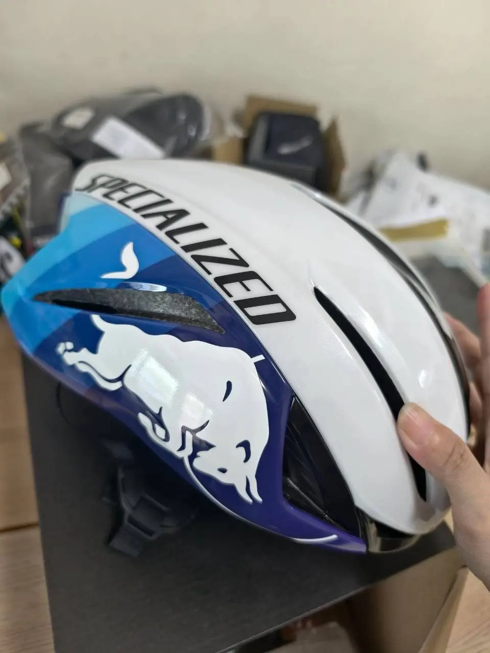 計時空力頭盔到貨實拍:車隊配色細節
