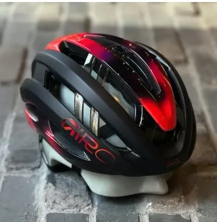 Giro Aries Spherical Special Edition 安全帽實拍，黑底橙紅漸層暈染紫粉限定配色