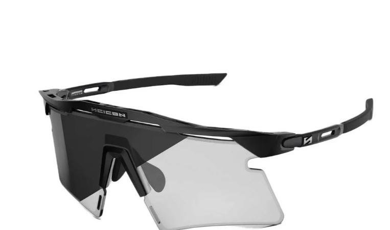 SCICON Aeroshade 2.0側45度角特寫，展示鈦合金鏡腿骨架細節